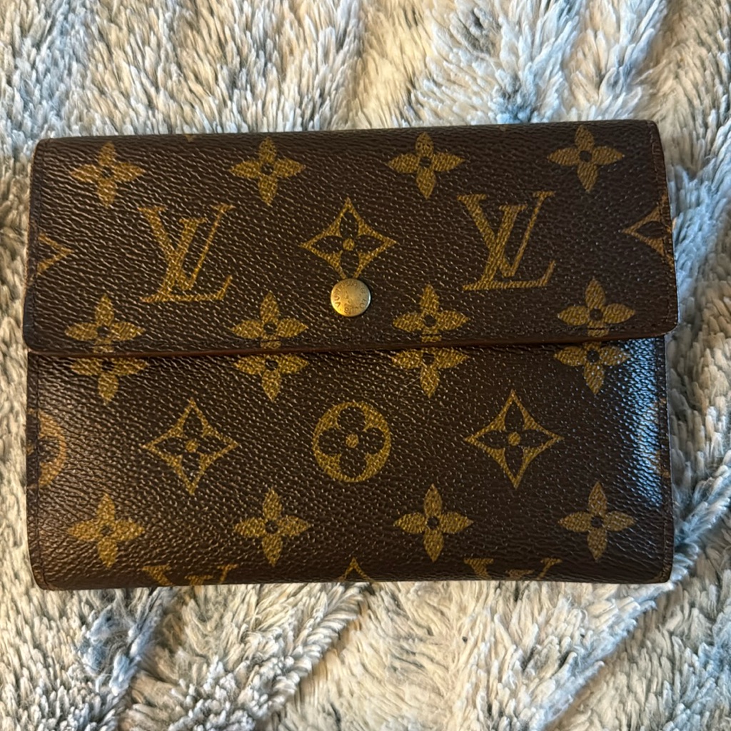 Men’s Or Women’s Vintage Lous Vuitton Large International Wallet! Preloved!